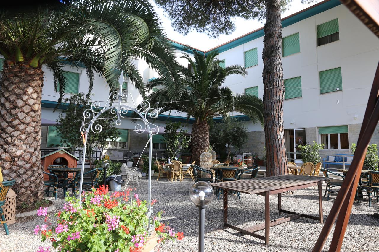 Hotel Massimo Marina di Cecina Extérieur photo
